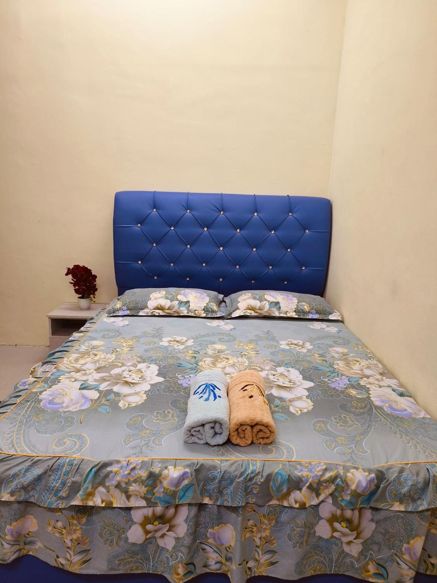 Wafiy Homestay Macang Esterno foto